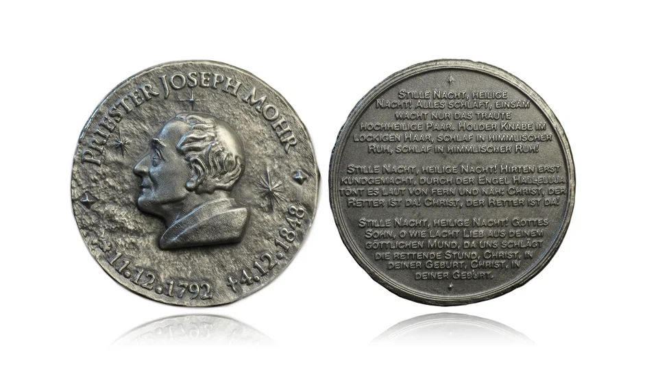 Joseph-Mohr-Taler: Vorder- und Rückseite in patiniertem Sterling-Silber